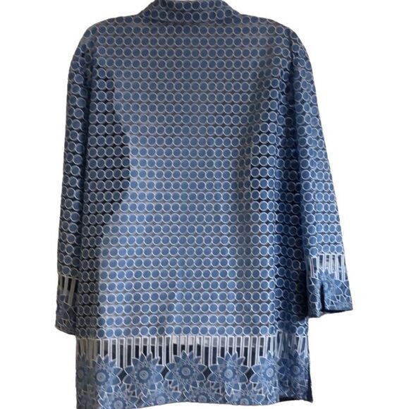 Alfred Dunner semi sheer button front collared blue and white geometric top XL - Picture 6 of 7